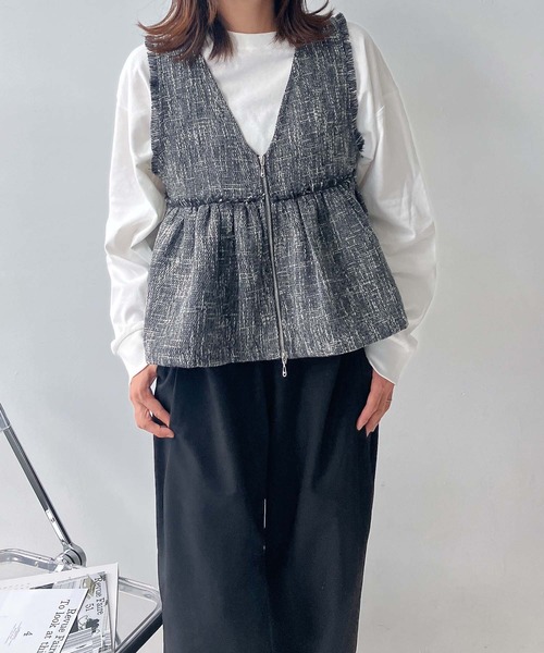 AS KNOW AS plus(アズノゥアズプラス)の「♪Wジップファスナー フリンジぺプラムベスト(ベスト・レディース・グレー/アイボリー/ブラック・FREE)」の13枚目の写真