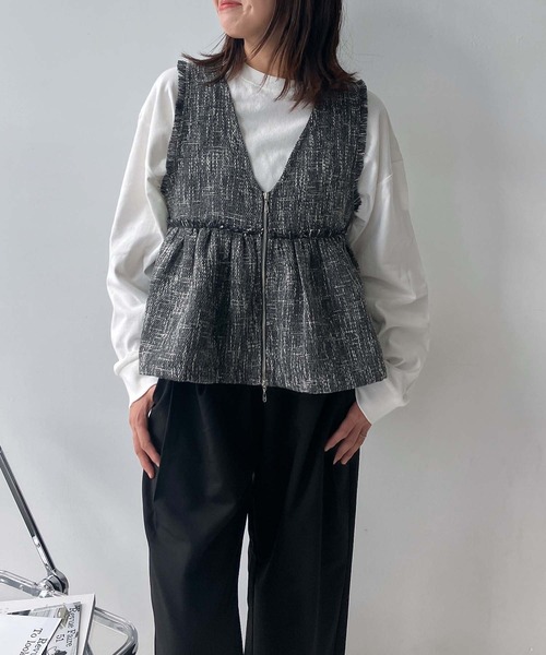 AS KNOW AS plus(アズノゥアズプラス)の「♪Wジップファスナー フリンジぺプラムベスト(ベスト・レディース・グレー/アイボリー/ブラック・FREE)」の12枚目の写真