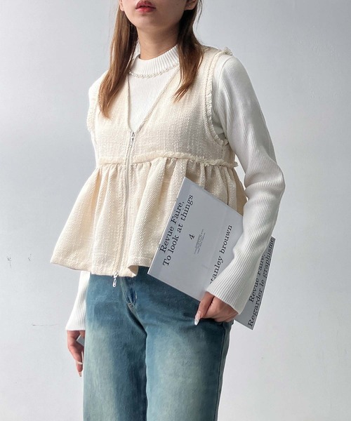 AS KNOW AS plus(アズノゥアズプラス)の「♪Wジップファスナー フリンジぺプラムベスト(ベスト・レディース・グレー/アイボリー/ブラック・FREE)」の9枚目の写真