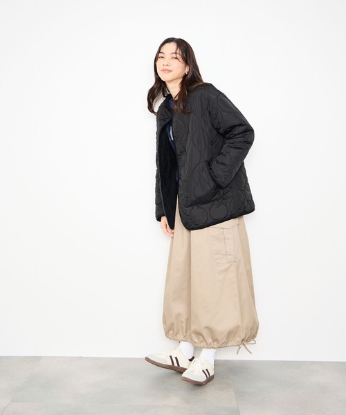 Mac-House(マックハウス)の「Idnes リバーシブルキルト×ボアジャケット(ブルゾン・レディース・ブラウン/ブラック/ベージュ・M)」の1枚目の写真