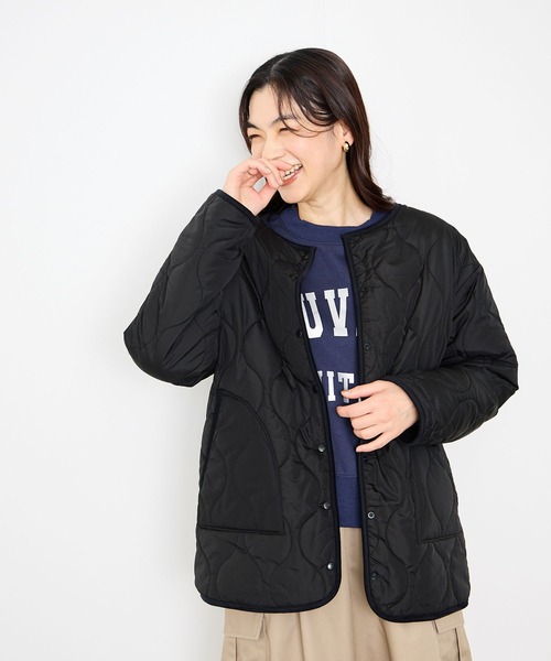 Mac-House(マックハウス)の「Idnes リバーシブルキルト×ボアジャケット(ブルゾン・レディース・ブラウン/ブラック/ベージュ・M)」の7枚目の写真