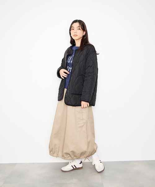 Mac-House(マックハウス)の「Idnes リバーシブルキルト×ボアジャケット(ブルゾン・レディース・ブラウン/ブラック/ベージュ・M)」の8枚目の写真