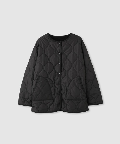 Mac-House(マックハウス)の「Idnes リバーシブルキルト×ボアジャケット(ブルゾン・レディース・ブラウン/ブラック/ベージュ・M)」の11枚目の写真