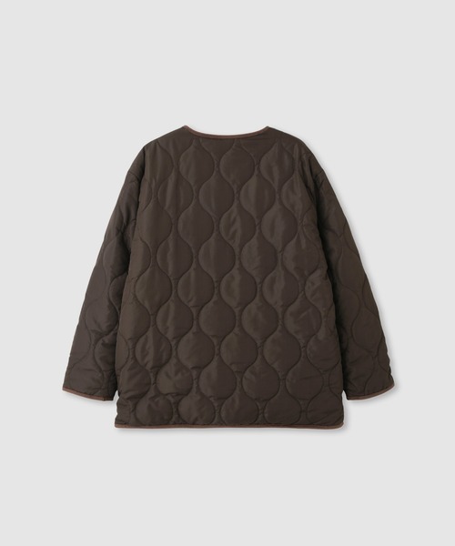 Mac-House(マックハウス)の「Idnes リバーシブルキルト×ボアジャケット(ブルゾン・レディース・ブラウン/ブラック/ベージュ・M)」の13枚目の写真