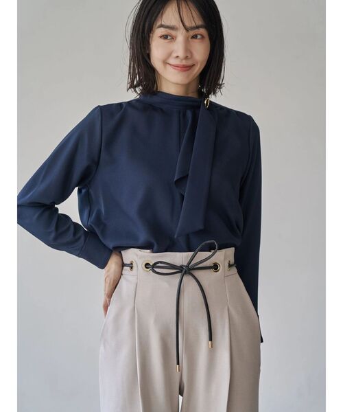 TONAL(トーナル)の「ハイネックアシメボウタイブラウス(シャツ/ブラウス・レディース・ネイビー/ライトブルー/オフホワイト・MEDIUM)」の3枚目の写真