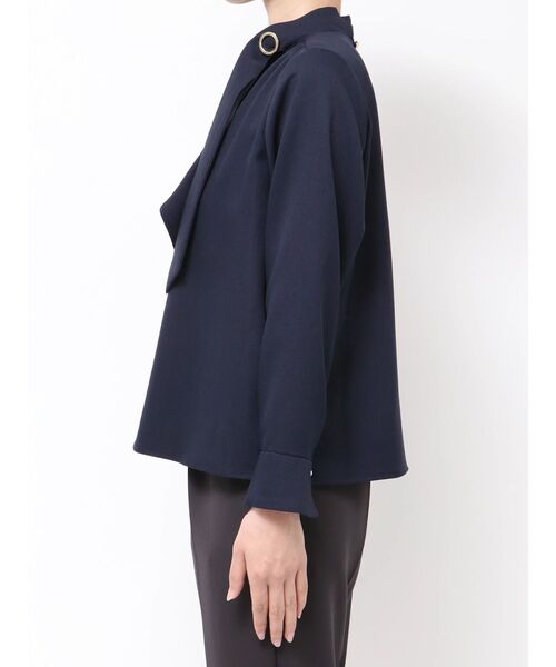 TONAL(トーナル)の「ハイネックアシメボウタイブラウス(シャツ/ブラウス・レディース・ネイビー/ライトブルー/オフホワイト・MEDIUM)」の9枚目の写真