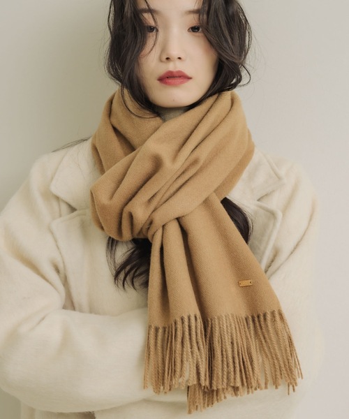 NEUNA（ヌナ）の「ノエルグランマフラー（マフラー・レディース・アイボリー/グレー/キャメル/チャコールグレー/グレイッシュベージュ/ホワイト・FREE）」の6枚目の写真