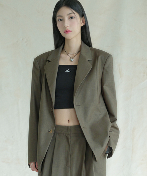 AVANDRESS（アバンドレス ）の「カーブドツーボタンブレザー チャコール（テーラードジャケット・レディース・チャコール・LARGE/MEDIUM/SMALL）」の3枚目の写真