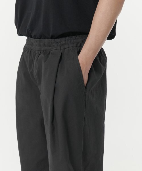 MUSINSA STANDARD（ムシンサスタンダード）の「コットンディープタックワイドバンディングパンツ[ダークグレー]（その他パンツ・メンズ・その他・26/28/30/32/36/38/40/42）」の4枚目の写真