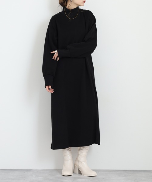 EGLANTINE(エグランティーヌ)の「EGLANTINE ダンボールモックネックワンピース(ワンピース・レディース・ライトベージュ/ブラック/チャコールグレー・38)」の1枚目の写真