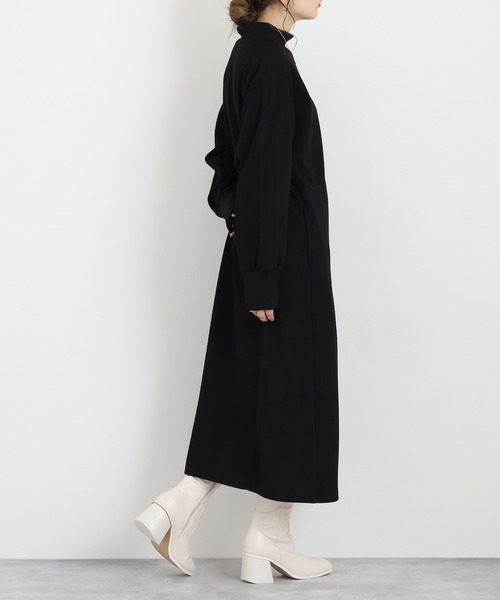 EGLANTINE(エグランティーヌ)の「EGLANTINE ダンボールモックネックワンピース(ワンピース・レディース・ライトベージュ/ブラック/チャコールグレー・38)」の8枚目の写真