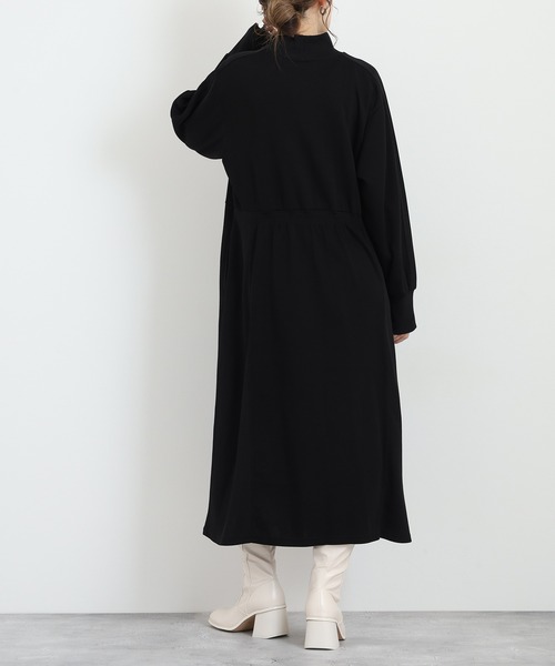 EGLANTINE(エグランティーヌ)の「EGLANTINE ダンボールモックネックワンピース(ワンピース・レディース・ライトベージュ/ブラック/チャコールグレー・38)」の7枚目の写真