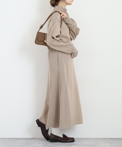 EGLANTINE(エグランティーヌ)の「EGLANTINE ダンボールモックネックワンピース(ワンピース・レディース・ライトベージュ/ブラック/チャコールグレー・38)」の19枚目の写真