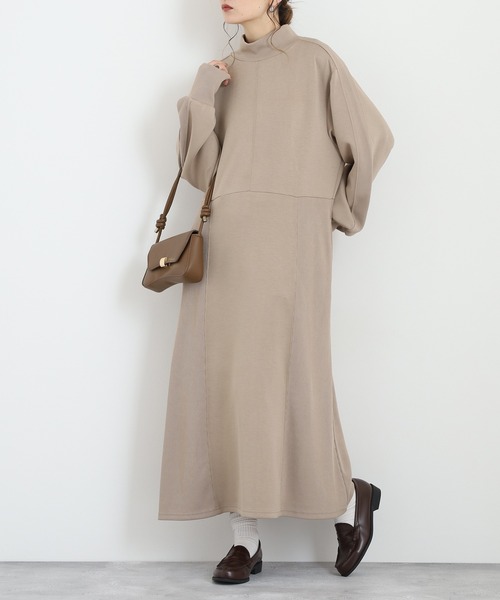 EGLANTINE(エグランティーヌ)の「EGLANTINE ダンボールモックネックワンピース(ワンピース・レディース・ライトベージュ/ブラック/チャコールグレー・38)」の17枚目の写真