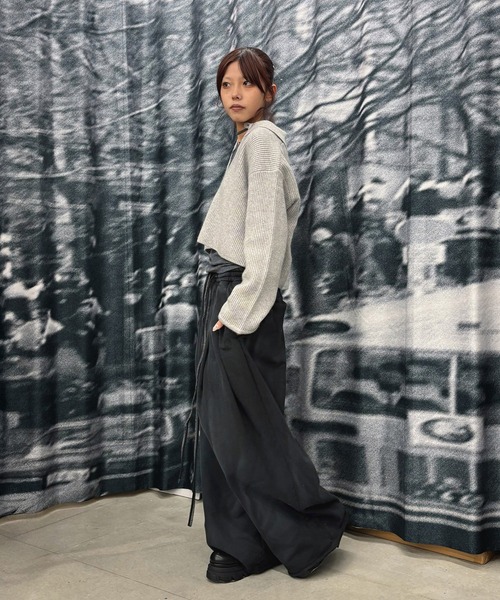 Knuth Marf(クヌースマーフ)の「EX.cashmere slit neck loose short knit(ニット/セーター・レディース・ライトグレー/ブラック/ダークグレー・FREE)」の5枚目の写真