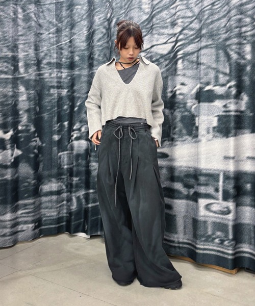 Knuth Marf(クヌースマーフ)の「EX.cashmere slit neck loose short knit(ニット/セーター・レディース・ライトグレー/ブラック/ダークグレー・FREE)」の6枚目の写真
