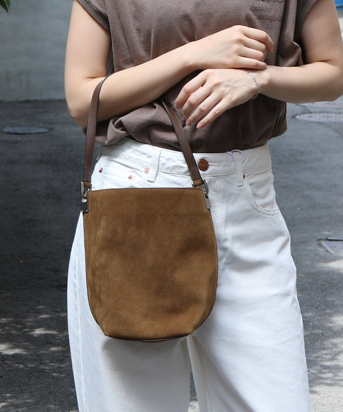 Rouge vif（ルージュヴィフ）の「【ORSETTO/オルセット】RACOOLTOスウェードレザーショルダーバッグ（ショルダーバッグ・レディース・ブラウン・フリー）」の4枚目の写真