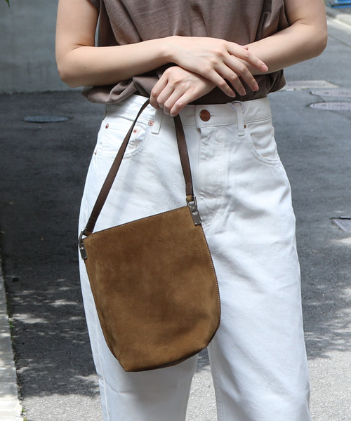 Rouge vif（ルージュヴィフ）の「【ORSETTO/オルセット】RACOOLTOスウェードレザーショルダーバッグ（ショルダーバッグ・レディース・ブラウン・フリー）」の5枚目の写真