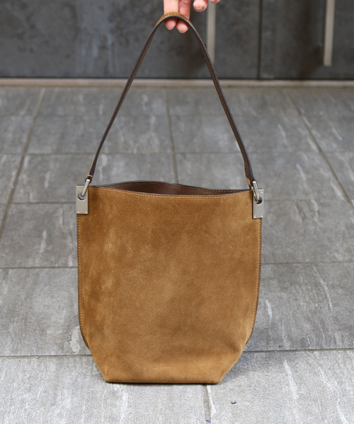 Rouge vif（ルージュヴィフ）の「【ORSETTO/オルセット】RACOOLTOスウェードレザーショルダーバッグ（ショルダーバッグ・レディース・ブラウン・フリー）」の6枚目の写真