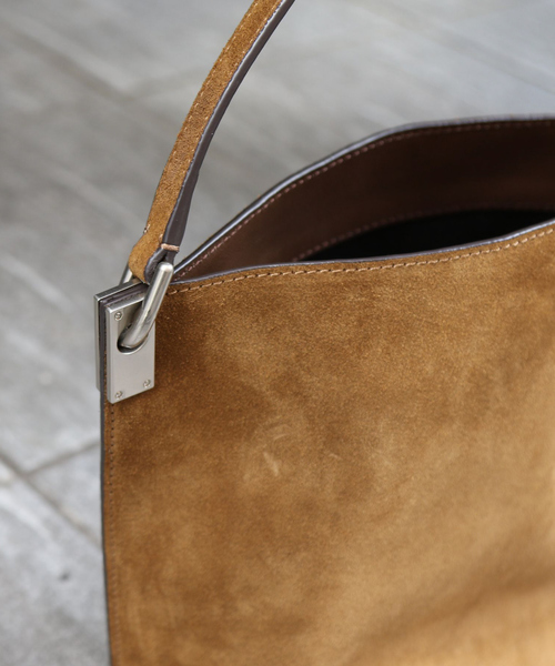 Rouge vif（ルージュヴィフ）の「【ORSETTO/オルセット】RACOOLTOスウェードレザーショルダーバッグ（ショルダーバッグ・レディース・ブラウン・フリー）」の8枚目の写真