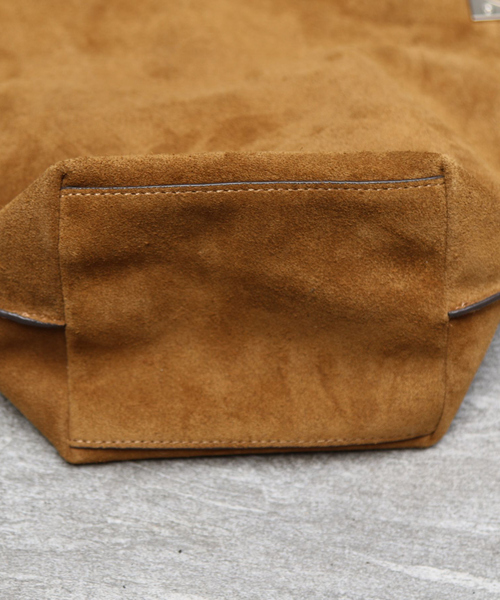Rouge vif（ルージュヴィフ）の「【ORSETTO/オルセット】RACOOLTOスウェードレザーショルダーバッグ（ショルダーバッグ・レディース・ブラウン・フリー）」の9枚目の写真