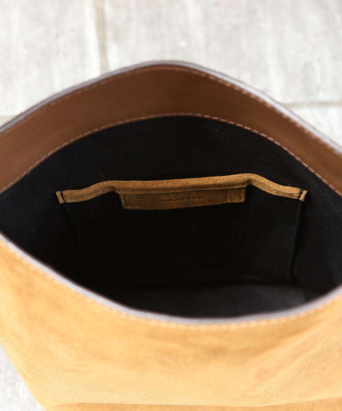 Rouge vif（ルージュヴィフ）の「【ORSETTO/オルセット】RACOOLTOスウェードレザーショルダーバッグ（ショルダーバッグ・レディース・ブラウン・フリー）」の10枚目の写真