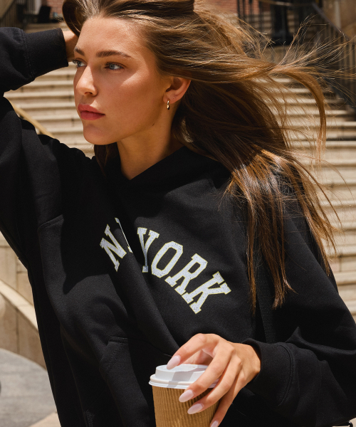 ERER(エルエル)の「Vintage Painted Raglan Hoodie Black(パーカー・レディース・ブラック・1/2)」の4枚目の写真