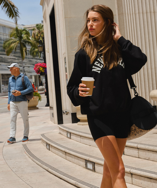 ERER(エルエル)の「Vintage Painted Raglan Hoodie Black(パーカー・レディース・ブラック・1/2)」の5枚目の写真