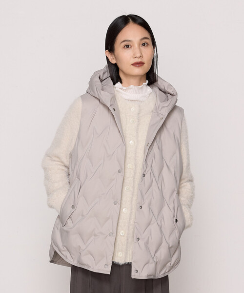 Gabardine K.T(ギャバジンケーティー)の「〔 +サイズ 〕 ダウン ジレ(ダウンベスト・レディース・ライトグレー・15号)」の8枚目の写真