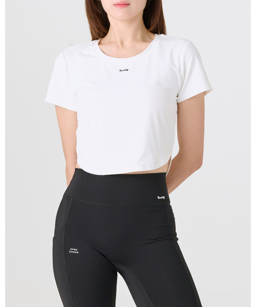 REACTIFY(リアクティファイ)の「Womens semi Cropped T-Shirt White(Tシャツ/カットソー・レディース・その他・MEDIUM/LARGE/SMALL)」の1枚目の写真