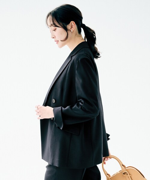 UNTITLED（アンタイトル）の「【接触冷感/UVカット/洗える】エアリー ダブルブレストジャケット（テーラードジャケット・レディース・ネイビー/チャコールグレー/ナチュラル・03/02/01/00/50/48/46/44/42/04）」の16枚目の写真