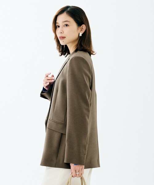 UNTITLED（アンタイトル）の「【接触冷感/UVカット/洗える】エアリー ダブルブレストジャケット（テーラードジャケット・レディース・ネイビー/チャコールグレー/ナチュラル・03/02/01/00/50/48/46/44/42/04）」の21枚目の写真