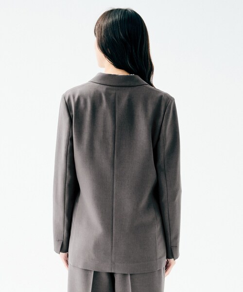 UNTITLED（アンタイトル）の「【接触冷感/UVカット/洗える】エアリー ダブルブレストジャケット（テーラードジャケット・レディース・ネイビー/チャコールグレー/ナチュラル・03/02/01/00/50/48/46/44/42/04）」の5枚目の写真