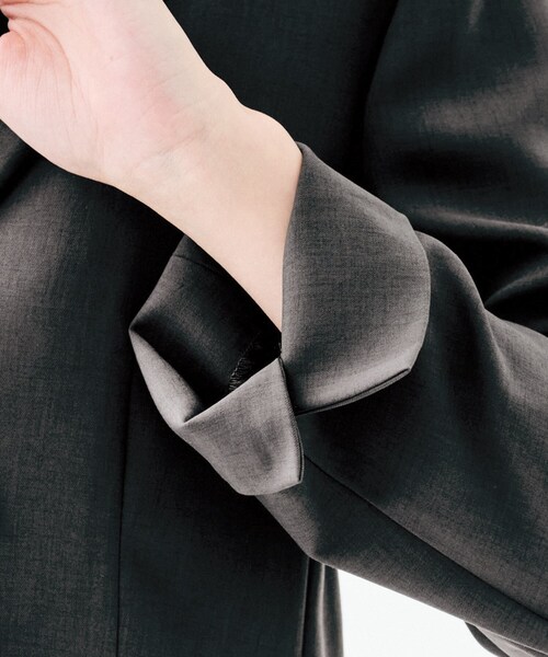 UNTITLED（アンタイトル）の「【接触冷感/UVカット/洗える】エアリー ダブルブレストジャケット（テーラードジャケット・レディース・ネイビー/チャコールグレー/ナチュラル・03/02/01/00/50/48/46/44/42/04）」の8枚目の写真
