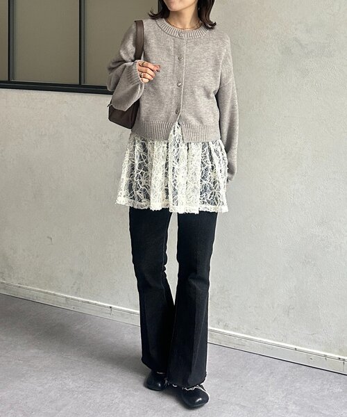 Thevon（ゼボン）の「ニュアンスボタンショートカーディガン（カーディガン/ボレロ・レディース・ネイビー/イエロー/ライトグレー・FREE）」の11枚目の写真