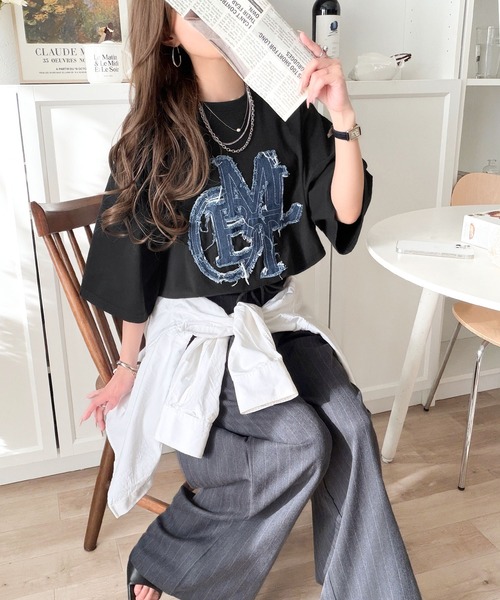 mily bilet(ミウィビレット)の「【mily bilet】いつものカジュアルに、遊びをひとさじ。デニムフリンジワッペン使いコットン100%オーバーサイズTシャツ(半袖)(Tシャツ/カットソー・レディース・チャコール/ホワイト/ブラック・LARGE/MEDIUM/SMALL/X-LARGE)」の10枚目の写真