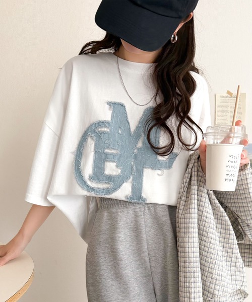 mily bilet(ミウィビレット)の「【mily bilet】いつものカジュアルに、遊びをひとさじ。デニムフリンジワッペン使いコットン100%オーバーサイズTシャツ(半袖)(Tシャツ/カットソー・レディース・チャコール/ホワイト/ブラック・LARGE/MEDIUM/SMALL/X-LARGE)」の17枚目の写真