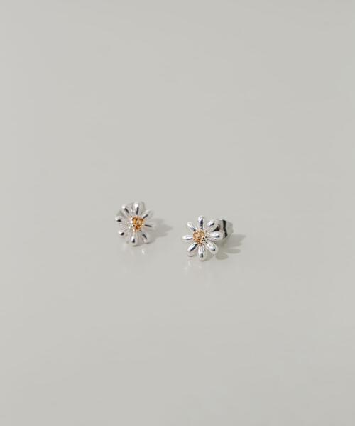 SMELLY(スメリー)の「ミニフラワーピアス(ピアス(両耳用)・レディース・シルバー・-)」の6枚目の写真
