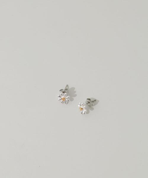 SMELLY(スメリー)の「ミニフラワーピアス(ピアス(両耳用)・レディース・シルバー・-)」の8枚目の写真