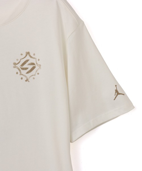 JORDAN BRAND(ジョーダンブランド)の「JORDAN BRAND SS CREW T-SHIRT LUKA DONCIC / ジョーダン ブランド S/S クルー T-シャツ ルカ ドンチッチ / NIKE【SP】(Tシャツ/カットソー・メンズ・アイボリー・XL/L/M/XXL)」の3枚目の写真
