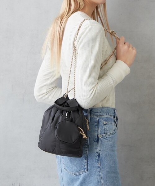 BIRTHDAY BAR(バースデイバー)の「ナイロンキルト2WAY巾着バッグ ミニポーチ付き(ショルダーバッグ・レディース・グリーン/ブルー/ブラック/アイボリー・0)」の2枚目の写真