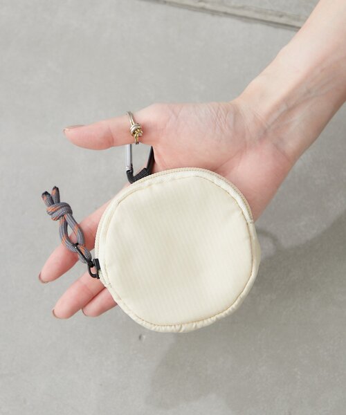 BIRTHDAY BAR(バースデイバー)の「ナイロンキルト2WAY巾着バッグ ミニポーチ付き(ショルダーバッグ・レディース・グリーン/ブルー/ブラック/アイボリー・0)」の6枚目の写真