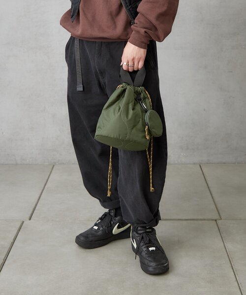 BIRTHDAY BAR(バースデイバー)の「ナイロンキルト2WAY巾着バッグ ミニポーチ付き(ショルダーバッグ・レディース・グリーン/ブルー/ブラック/アイボリー・0)」の18枚目の写真