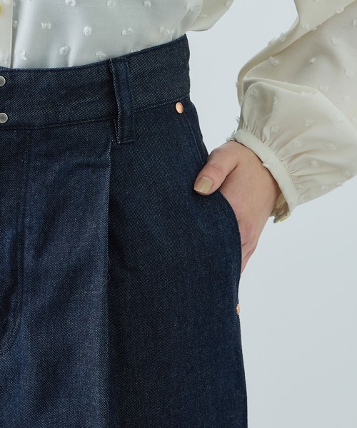 ROPE'（ロペ）の「テンセルデニムストレートワイドパンツ/イージーケア・セットアップ対応（デニムパンツ・レディース・ネイビー/ブルー・40/38/36）」の15枚目の写真