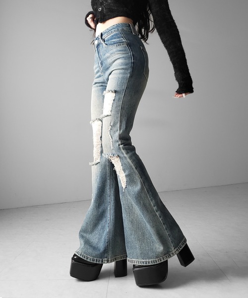 me+em select(ミームセレクト)の「【 2color /3size 】クラッシュダメージヴィンテージフレアデニム / crush damage vintage flare denim(デニムパンツ・レディース・ブラック/ブルー・SMALL/MEDIUM/LARGE)」の5枚目の写真
