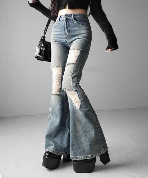 me+em select(ミームセレクト)の「【 2color /3size 】クラッシュダメージヴィンテージフレアデニム / crush damage vintage flare denim(デニムパンツ・レディース・ブラック/ブルー・SMALL/MEDIUM/LARGE)」の4枚目の写真