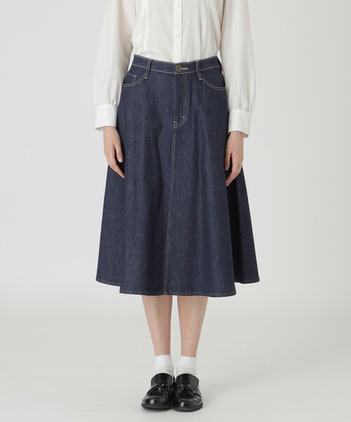 BLUE LABEL CRESTBRIDGE（ブルーレーベルクレストブリッジ）の「【BLUE LABEL DENIM】フレアスカート（スカート・レディース・ブルー系その他4/ネイビー・38/36）」の2枚目の写真