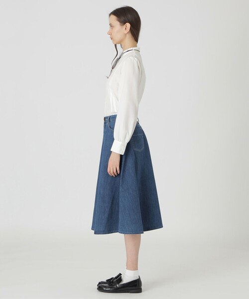 BLUE LABEL CRESTBRIDGE（ブルーレーベルクレストブリッジ）の「【BLUE LABEL DENIM】フレアスカート（スカート・レディース・ブルー系その他4/ネイビー・38/36）」の4枚目の写真