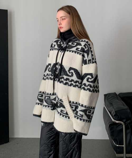 VASCARA(バスカラ)の「Knit Duffle Hooded Cardigan (2colors)(カーディガン/ボレロ・レディース・ブラック/アイボリー・FREE)」の3枚目の写真