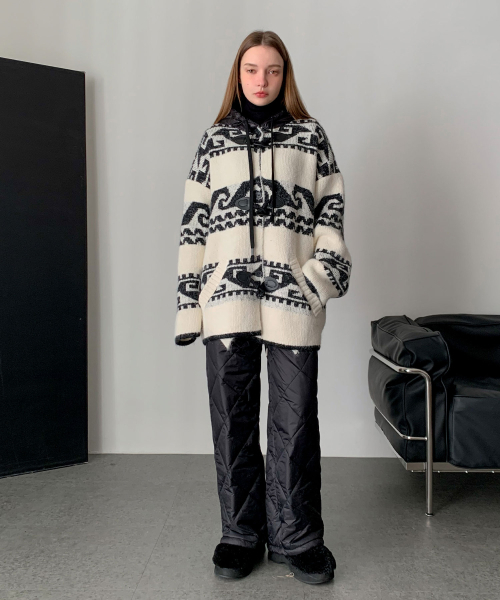 VASCARA(バスカラ)の「Knit Duffle Hooded Cardigan (2colors)(カーディガン/ボレロ・レディース・ブラック/アイボリー・FREE)」の4枚目の写真